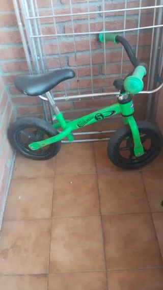 Bicicleta senza pedali per l'equilibrio verde per bambini