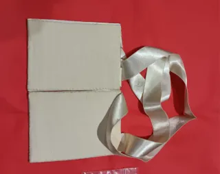 Escapulario bordado hilo dorado y perla