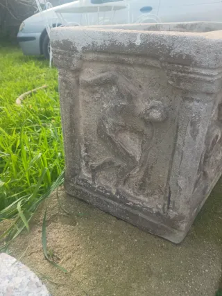 Maceta Antigua Hormigón Mitológica