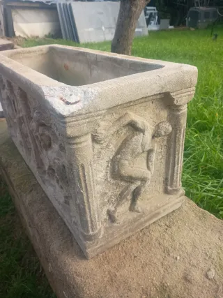 Maceta Antigua Hormigón Mitológica