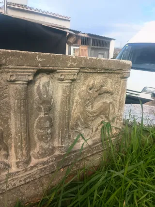 Maceta Antigua Hormigón Mitológica