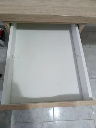 Escritorio en perfecto estado.