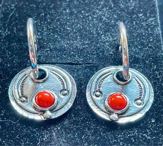 Pendientes aro con chapa y piedra roja