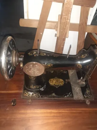 Máquina de coser antigua GRITZNER R.