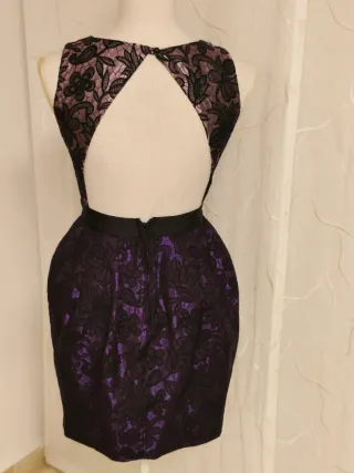 Vestido de cóctel morado y negro
