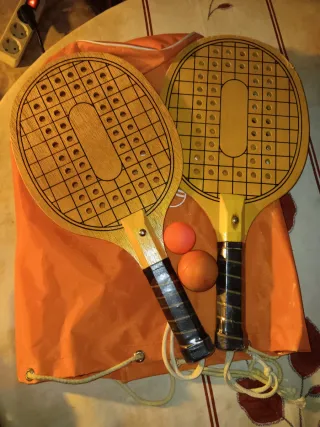 Set de palas de madera con pelotas