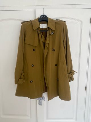 Gabardina corta Zara verde oliva