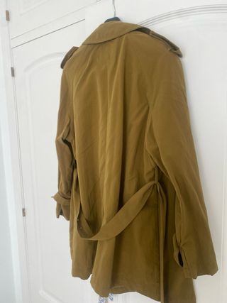 Gabardina corta Zara verde oliva