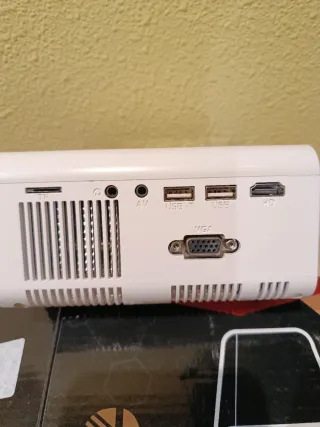 Mini Proyector LCD Portátil Blanco