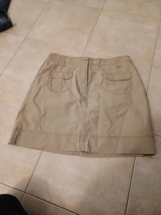 Gonna beige con tasche