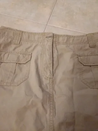 Gonna beige con tasche