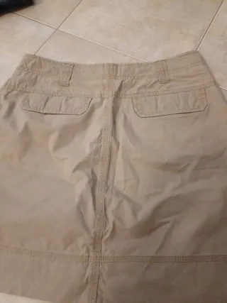 Gonna beige con tasche