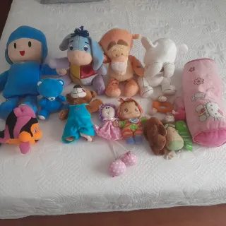 Lote de muñecos peluches variados