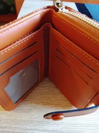 Cartera de mujer con  encaje.