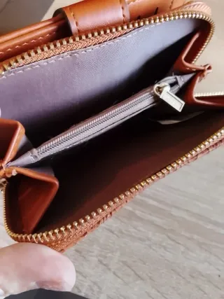 Cartera de mujer con  encaje.