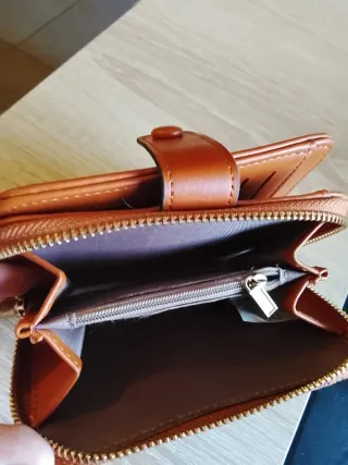 Cartera de mujer con  encaje.