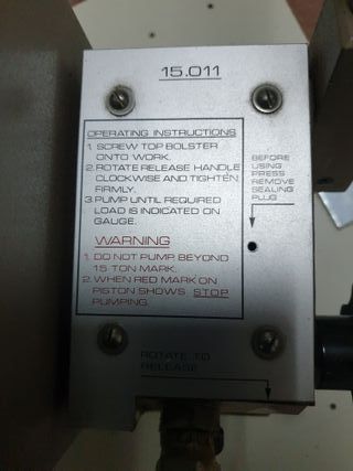 Instrumento laboratorio -Prensa de pastillas BrNa