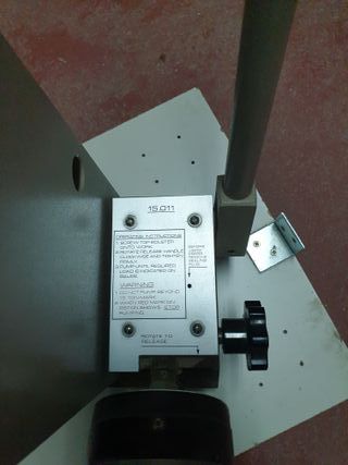 Instrumento laboratorio -Prensa de pastillas BrNa