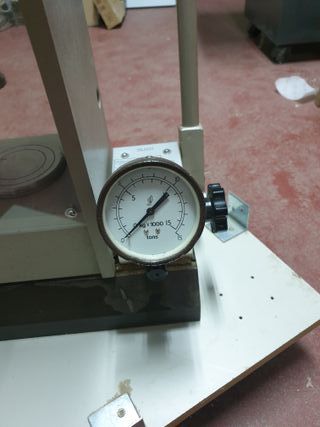 Instrumento laboratorio -Prensa de pastillas BrNa