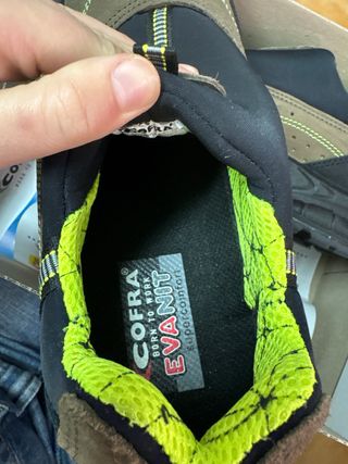 Zapatos de trabajo Cofra negros y marrones