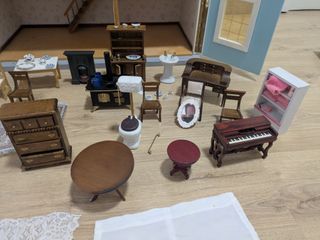 Casa de muñecas clásica azul y marrón