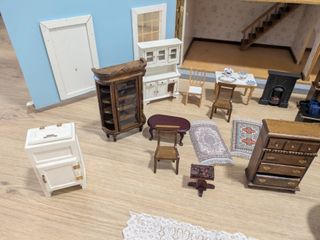 Casa de muñecas clásica azul y marrón