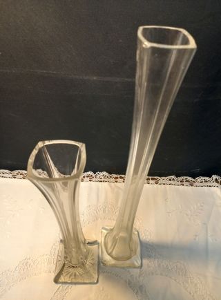 DOS JARRONES DE CRISTAL ANTIGUOS.