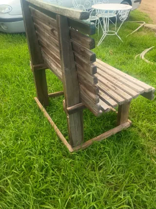 Banco de madera artesanal