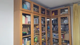 Librerías Bily con altillo y puertas de vidrio