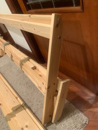 Base de cama de pino