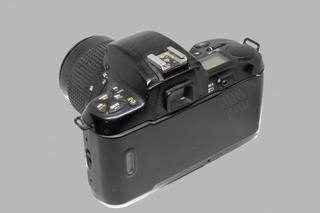 Cámara Nikon F-601 + Objetivo 35-80mm