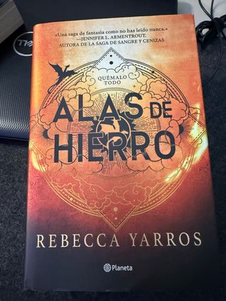 Alas de Hierro - Rebecca Yarros (cantos pintados)