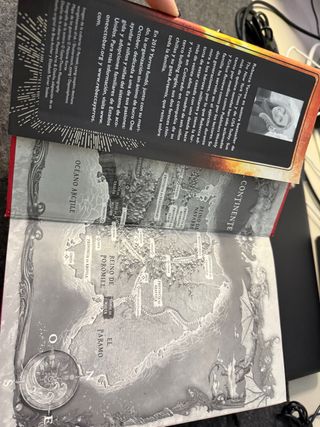 Alas de Hierro - Rebecca Yarros (cantos pintados)