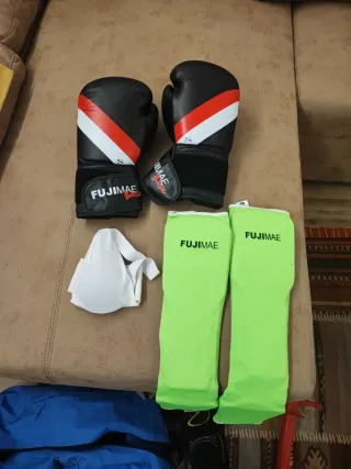 Equipación Boxeo Fujimae. Guantes T14, Tibiales,