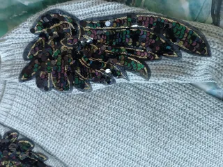 Jersey gris alas lentejuelas