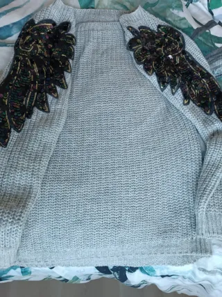 Jersey gris alas lentejuelas