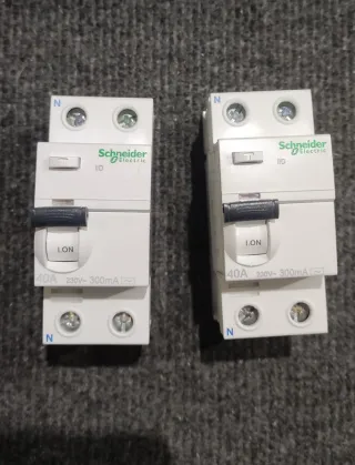 2 Diferenciales Schneider 40A 300mA