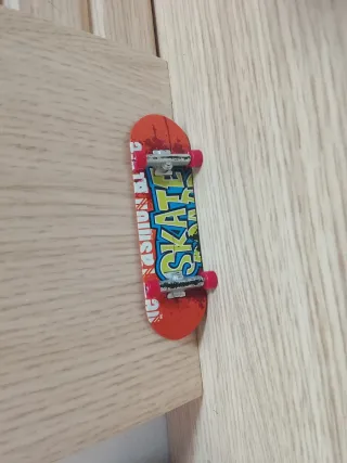 Monopatín para dedos