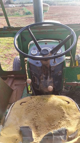 Tractor John Deere 3135 para reparar