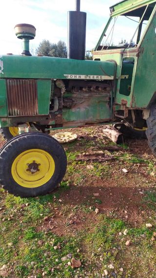 Tractor John Deere 3135 para reparar