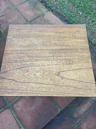 Comodino in legno massello con cassetto