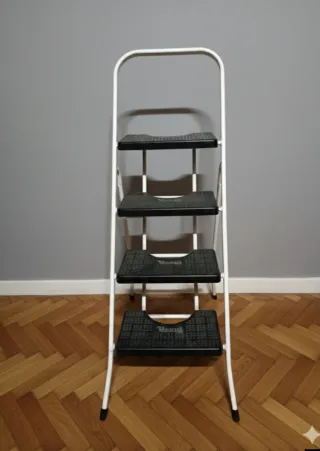 Escalera metálica 4 peldaños