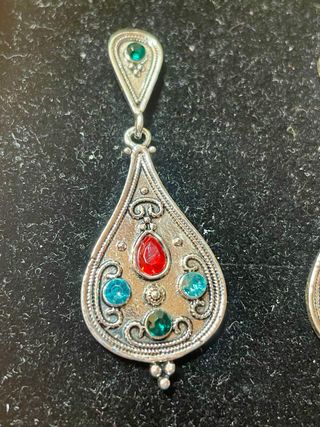 Pendientes vintage lágrima con piedras