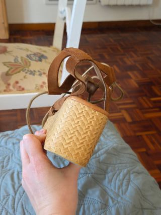 Sandalias de cuña de piel