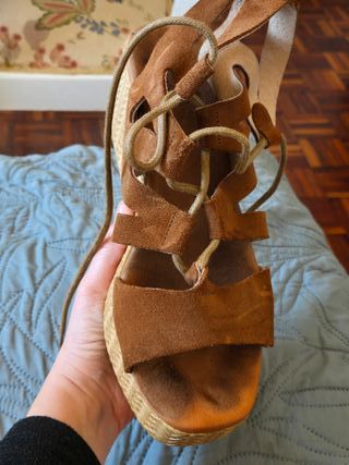 Sandalias de cuña de piel