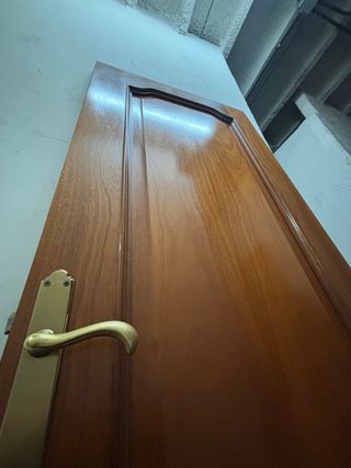 Puerta de madera interior