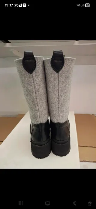 Stivali invernali grigi e neri con cuore