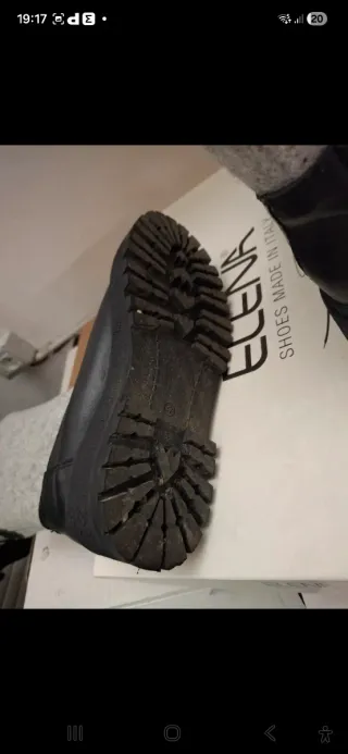 Stivali invernali grigi e neri con cuore