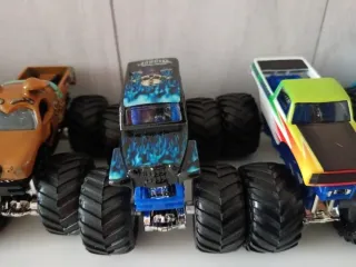 Lote 8 Monster Trucks Hot Wheels