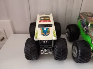 Lote 8 Monster Trucks Hot Wheels
